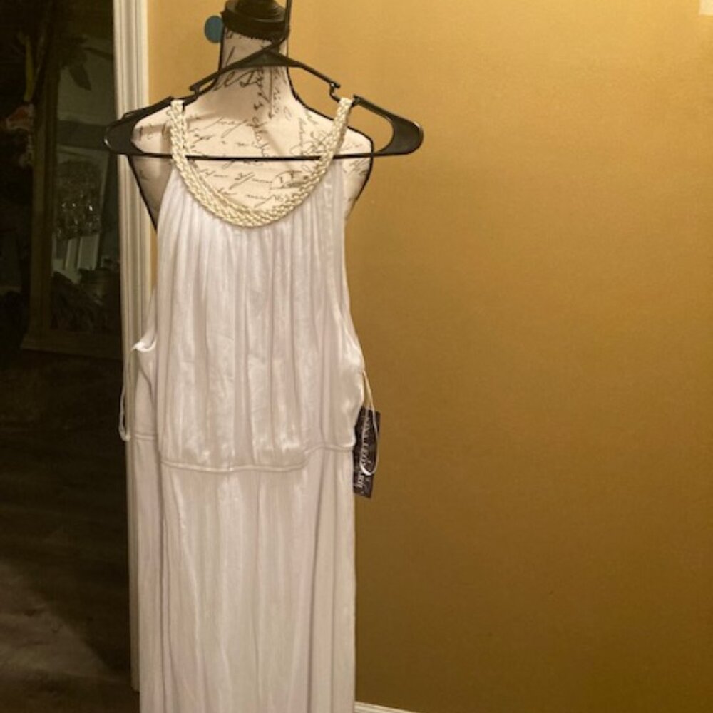 WOMEN'S CLOTHING